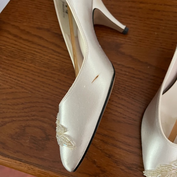 Marionat Vintage Ivory Satin heels with beading.  8 1/2 B width. - Picture 5 of 10